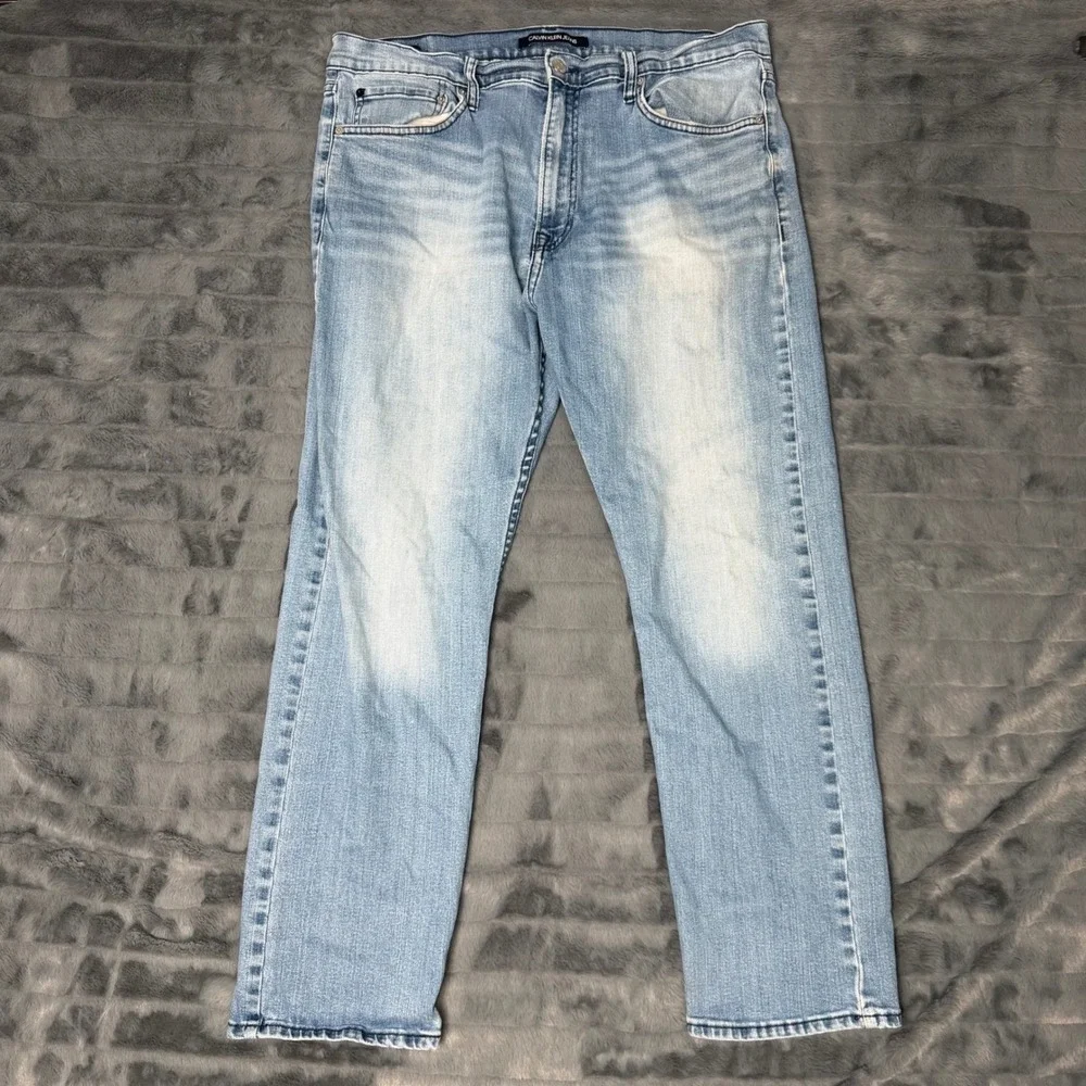 Calvin Klein Jeans Mens 38x30 Straight Leg Light Wash Blue Denim Jeans